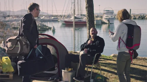 Intrigues Plus belle la vie : Un SDF raconte l’enlèvement de la mère de Léon à Barbara et Nathan !