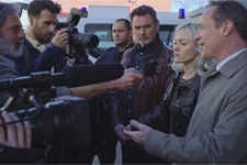 Irina est mal à l’aise dans son rôle d’héroïne qui a fait tomber Pavel