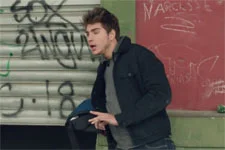 Ivre, Théo cherche les embrouilles !