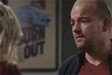 Jean-Paul avoue à Ariane être contrarié par le départ du commissariat de Samia