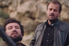 Jean-Paul se demande si Raphaël va se tenir à carreau pendant le casse