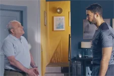 Jean se montre autoritaire devant le bégaiement de son fils !