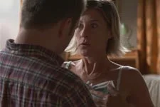 Jérôme déchire la robe de Laetitia