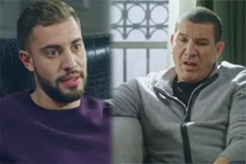 Karim fait part de son inquiétude à Abdel
