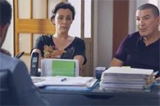 Karim veut attendre encore avant d’annoncer à Luna qu’il a volé son butin !