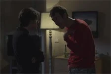 Kévin insiste auprès de Tom pour savoir ce qui se passe avec Luis !