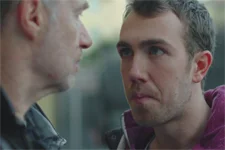 Kévin reproche à Léo d’utiliser Tom pour le faire flipper !