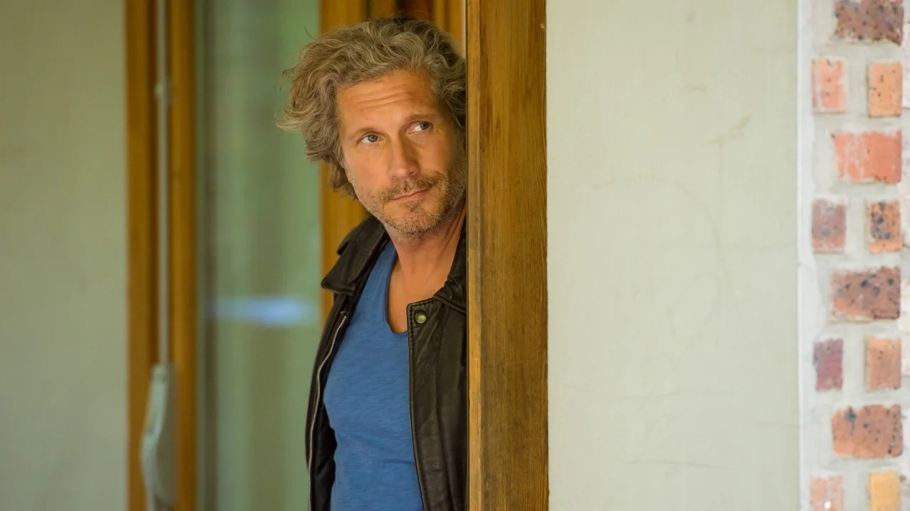 La Faute à Rousseau : une saison 2 officialisée pour la série avec Charlie Dupont et Samira Lachhab