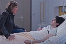 Laetitia aimerait que Tom reste en observation à l?hôpital