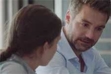 Laurent à sa fille : « Ta mère me trompe avec la chirurgienne qui a opéré ton frère »