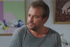 Le comportement de Samia inquiète Jean-Paul