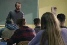 Le prof d?histoire refuse catégoriquement d?appeler Clara « Antoine » dans sa classe !