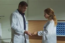 Léa achète le dopant vendu par Benjamin