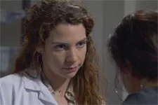 Léa annonce à Alison qu?Abdel va s?en sortir !