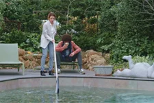 Léa insiste pour que Baptiste donne un peu de répondant à la veuve de Christophe Danon