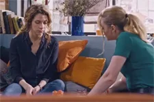 Léa pousse Emilie à continuer son infiltration auprès de Kévin !