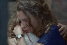 Léa se sert de Cristal pour faire croire à Camille qu?elle ne l?aime plus