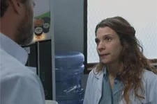 Léa sollicite, en vain, l?aide de Nicolas