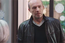 Léo annonce à Luna et Sacha que l?avion de Sacha a disparu