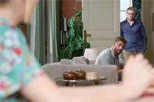 Les colocs flippent en découvrant la vérité sur Hector !