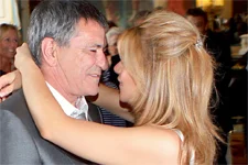 Lola Marois (Ariane de Plus belle la vie) adresse un tendre message à Jean-Marie Bigard pour leur 9ème anniversaire de mariage !