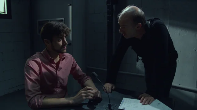 Lucas craque face à Léo !