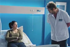 Luna à Bertrand (qui trouve Francesco beau gosse) : « Vous aimez les hommes ? »