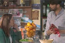 Luna avoue à Thomas que Claire est insupportable au Celeste !