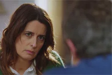 Luna reconnaît face à Andrès (Pavel) qu’elle commence à remarcher !