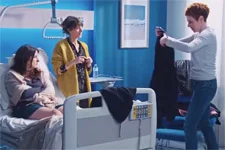 Luna se trouve moche, mal habillée, et surtout, handicapée