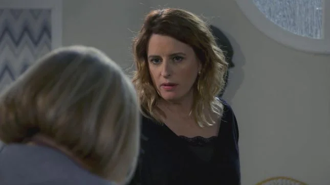 Luna, très élégante en noir ! look du jour