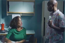 Lydie prend Mirta pour sa poupée !