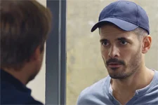 Mathias supplie Jean-Paul de l’aider !