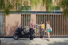 Max récupère les médicaments volés à l’hôpital auprès de Victoire !