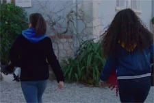 Mila et Alison s?introduisent chez Valère !