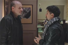 Millard tente de convaincre Léo qu’il est innocent, en vain