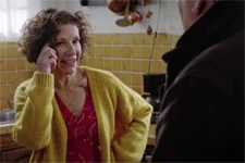 Mirta est agacée de voir Roland à la fête de Luna !