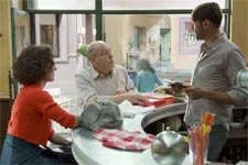 Mirta et Roland s?apprêtent à se recueillir sur la tombe de Rachel