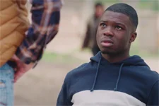 Mouss apprend à Andrès que Luna cache un truc !