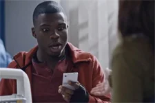 Mouss découvre un texto ULTRA CHOQUANT dans le portable de Luna !