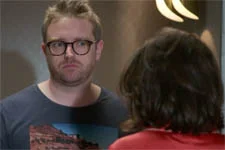 Nathan cherche à percer le secret de Sabrina !