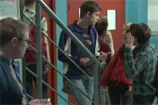 Nathan constate que les adolescents adorent les caricatures d?Aurélie !