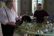 Nathan et Rochat jouent aux soldats de plomb !