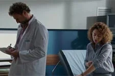 Nicolas agace une patiente !