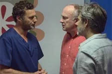 Nicolas annonce une bonne nouvelle à Sacha et Simon