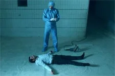 Nicolas découpe le corps de son frère !