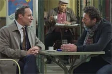 Nicolas demande conseil à Xavier pour offrir un cadeau à Johanna