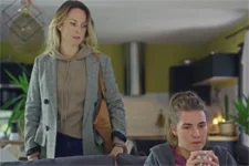 Ninon tente de rassurer Angèle