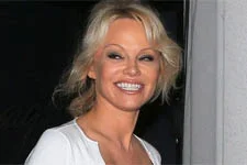 Pamela Anderson pourrait-elle apparaître dans PBLV ? La production répond !