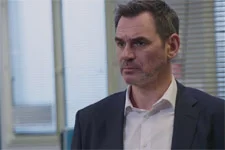 Patrick fait face à quelque chose d?inattendu au commissariat !